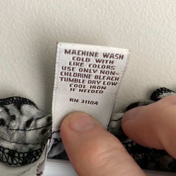 Kim Rogers Ruffle trim neck & sleeve Animal Print burnout top- Large - Picture 7 of 10